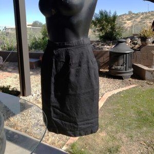 BARGAIN! Guess Collection Size 8 (fits more like a 6) very nice black skirt.